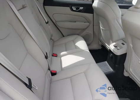 2022 Volvo Xc60 Recharge Plug-In Hybrid T8 Inscription Expression Extended Range from USA, damaged, VIN YV4H60DZ8N1033952